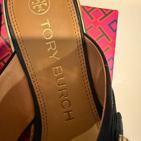 Tory Burch Delaney Black Sandals with Crisscross Straps New - Picture 6 of 8